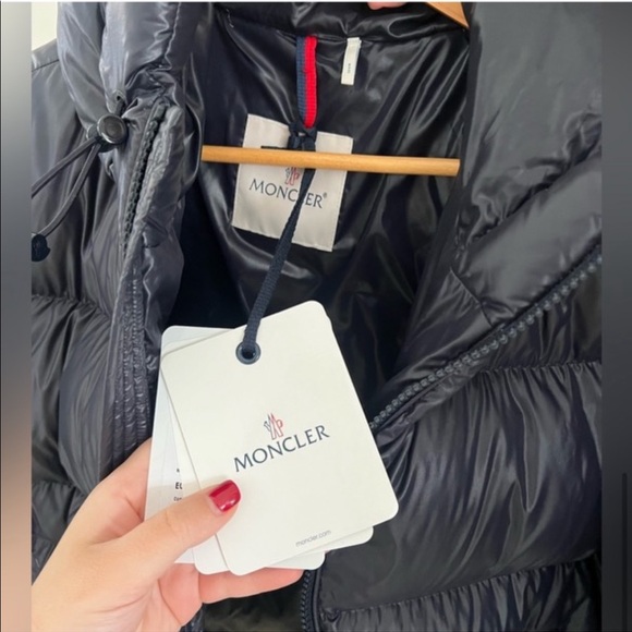 Men’s Moncler Ecrins puffer jacket - Picture 6 of 7